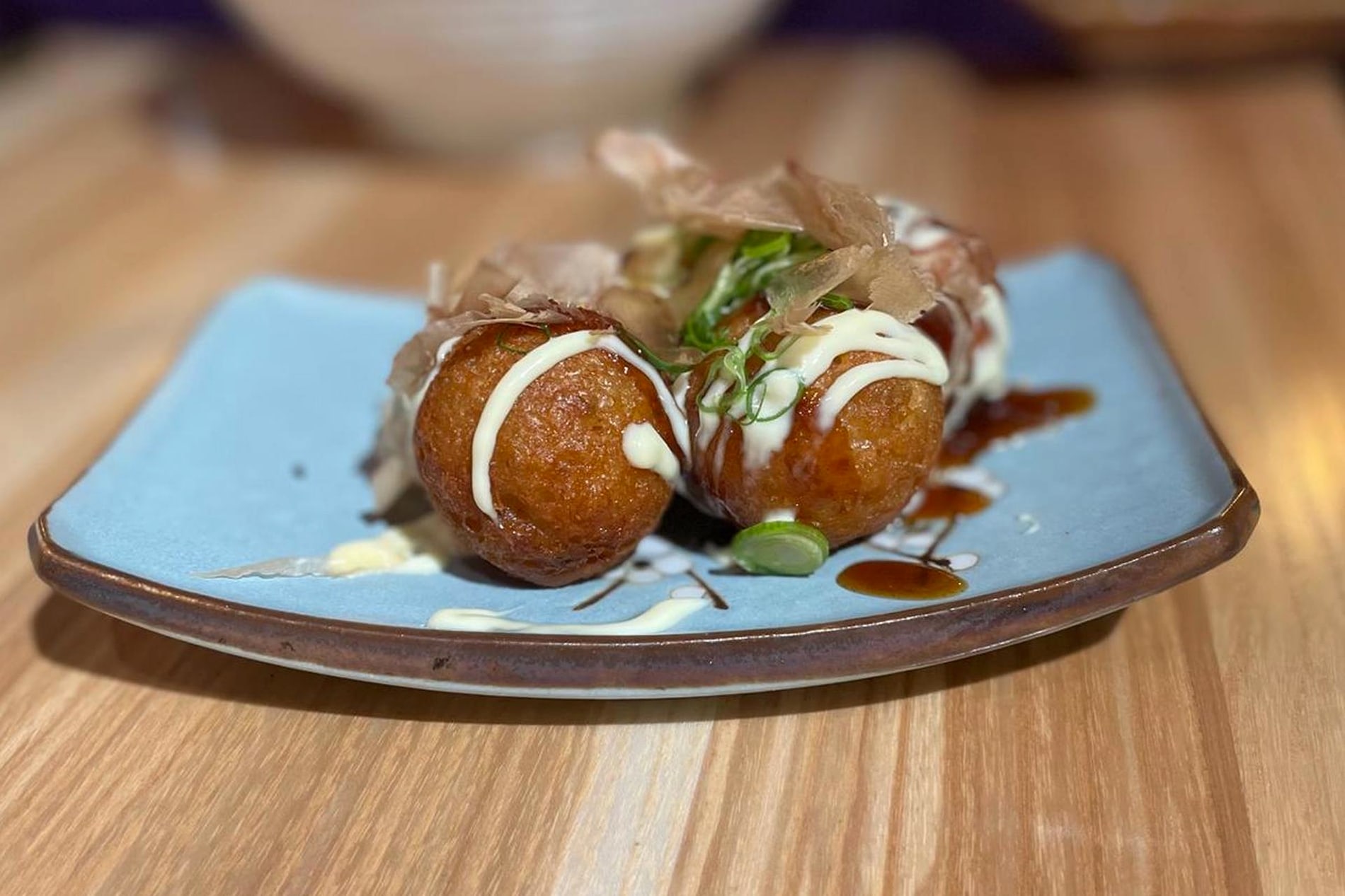 Takoyaki mit Bonitoflocken und Mayo